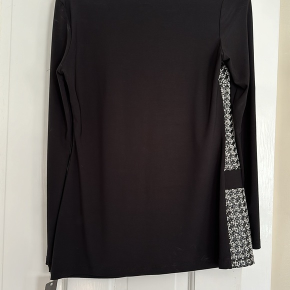 Super cute comfy and tailored top. 52% Cotton 44% polyester 4% spandex - Picture 3 of 3